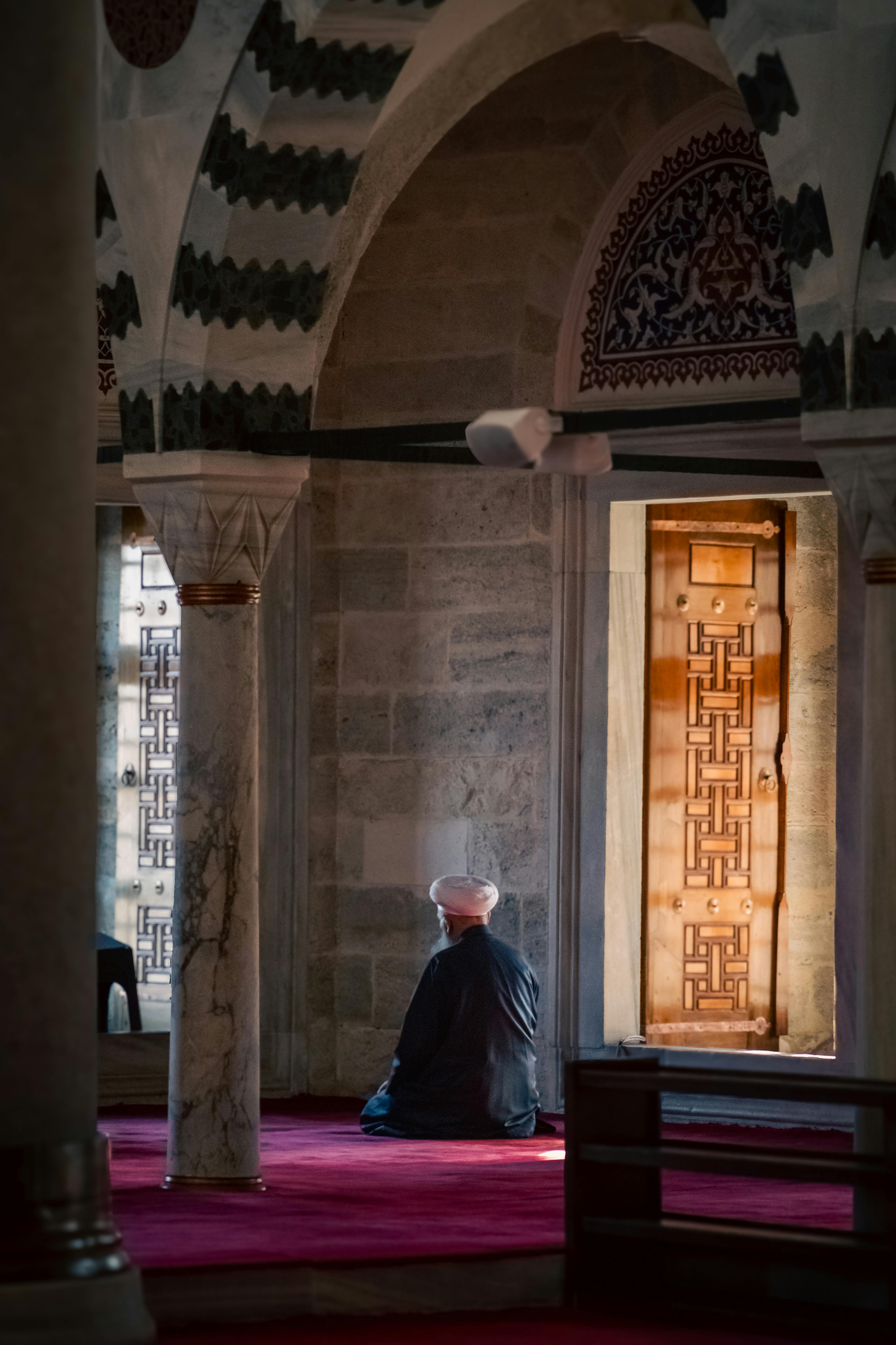 Photo by Semih Başaran - https://www.pexels.com/@semih-basaran-353570345